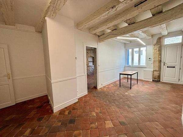 Appartement Nevers 3 pièce(s) 95 m2 - 2 chambres - Rez-de-chaussée -  dépendance - pas de travaux
