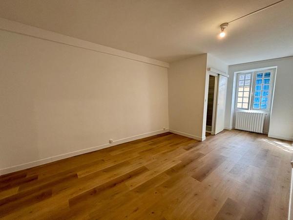 Appartement Nevers 3 pièce(s) 95 m2 - 2 chambres - Rez-de-chaussée -  dépendance - pas de travaux