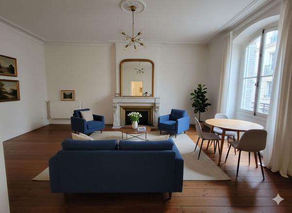 Bordeaux/Saint-Pierre - T3 à rénover dans un immeuble pierre.