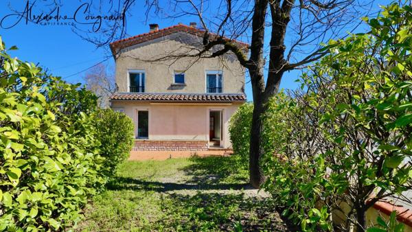 A vendre DOURGNE (81) - Maison de village 151 m² avec grand séjour, 4 chambres, garage et jardinet