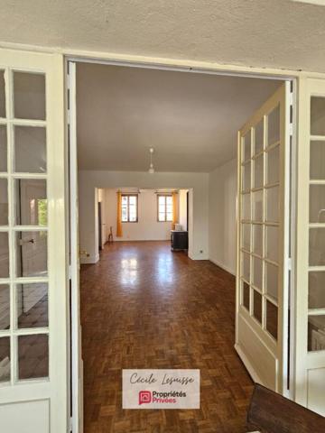 Belle maison familiale de caractère au coeur de Lillebonne - Viable de plain-pied!