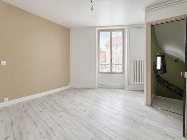 Maison de charme à Presles – 3 chambres, décoration industrielle, terrasse et jardin