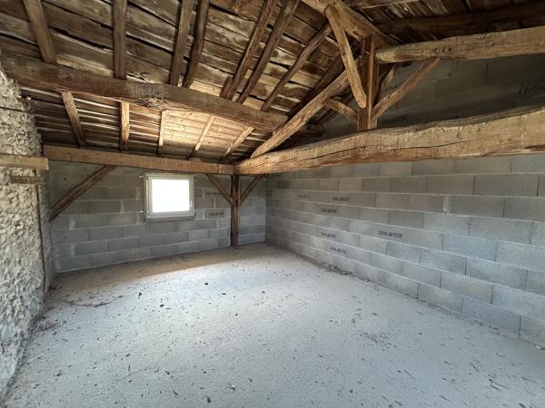 Appartement 1 pièce(s) 90.86 m²