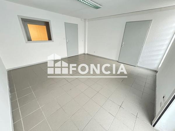 Location Local commercial 4 pièces 80 m² - 39 RUE RENE FONCK Mauguio 34130