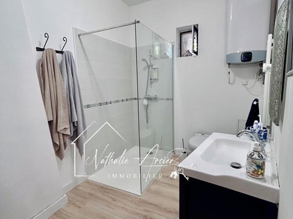 Charmante maison de village rénovée avec tropézienne sans vis à vis