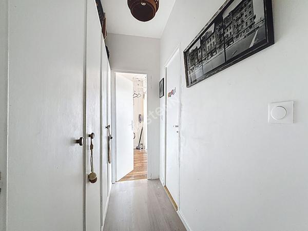 MONTREUIL, ENTRE LA MAIRIE ET LE PARC DES BEAUMONTS, 700 METRES DU METRO, CHARMANT 3 PIECES.