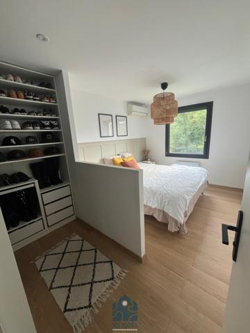 Maison de plain pied avec sous-sol aménagé, terrasse, garage et parking