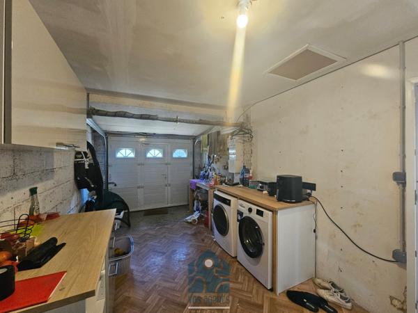 Maison de plain pied avec sous-sol aménagé, terrasse, garage et parking