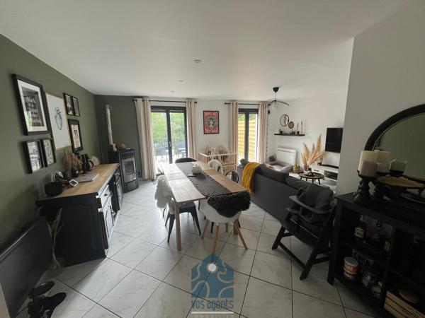 Maison de plain pied avec sous-sol aménagé, terrasse, garage et parking