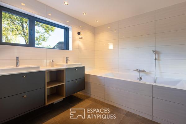 Villa d’exception avec sa piscine intérieure et sa vue dégagée