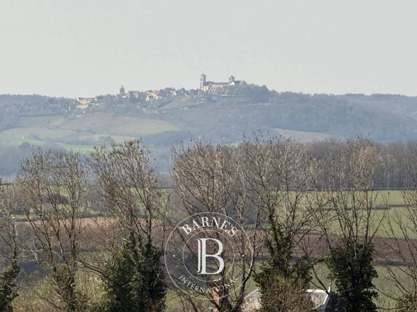 Avallon, Propriété 5 Chambres -  259 m² à vendre