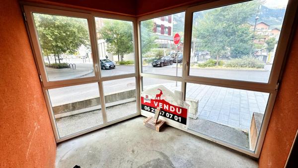 Bonneville centre ville Appartement T2 récent avec jardin d'hiver