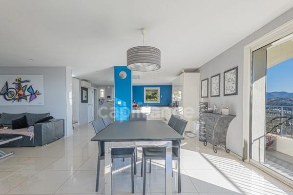 À vendre : villa sans travaux avec piscine / vue mer et montagne - Saint Laurent du Var