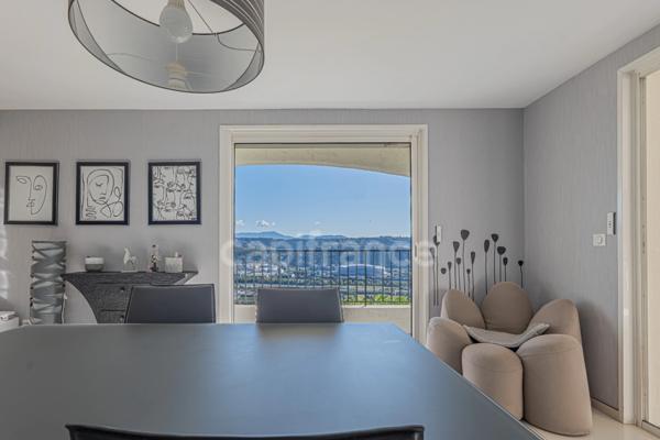 À vendre : villa sans travaux avec piscine / vue mer et montagne - Saint Laurent du Var