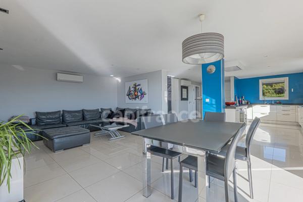 À vendre : villa sans travaux avec piscine / vue mer et montagne - Saint Laurent du Var