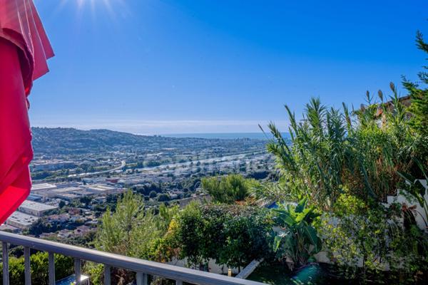 À vendre : villa sans travaux avec piscine / vue mer et montagne - Saint Laurent du Var