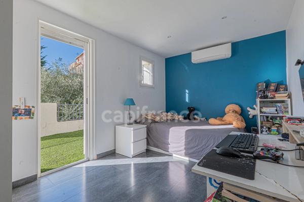 À vendre : villa sans travaux avec piscine / vue mer et montagne - Saint Laurent du Var