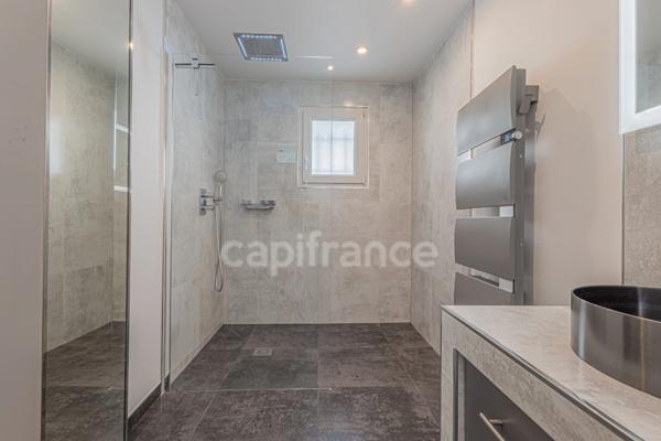 À vendre : villa sans travaux avec piscine / vue mer et montagne - Saint Laurent du Var