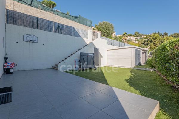 À vendre : villa sans travaux avec piscine / vue mer et montagne - Saint Laurent du Var