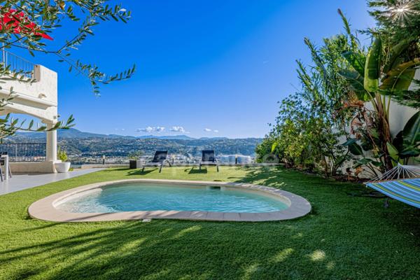 À vendre : villa sans travaux avec piscine / vue mer et montagne - Saint Laurent du Var
