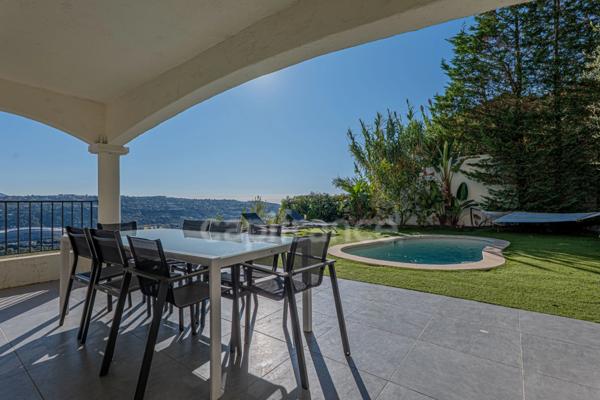 À vendre : villa sans travaux avec piscine / vue mer et montagne - Saint Laurent du Var