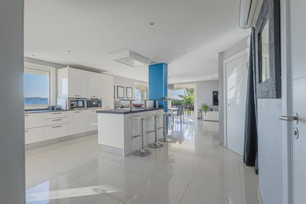 À vendre : villa sans travaux avec piscine / vue mer et montagne - Saint Laurent du Var