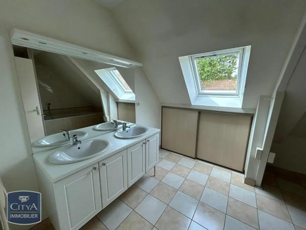 Maison à louer 7 pièces 181.58m² Bonchamp-lès-Laval (53960)