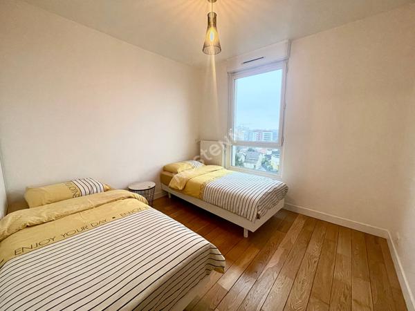 Centre Ville  Appartement impeccable Rosny Sous Bois 4 pieces terrasse dernier etage