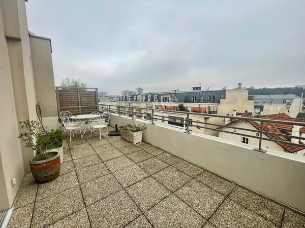 Centre Ville  Appartement impeccable Rosny Sous Bois 4 pieces terrasse dernier etage