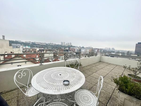 Centre Ville  Appartement impeccable Rosny Sous Bois 4 pieces terrasse dernier etage