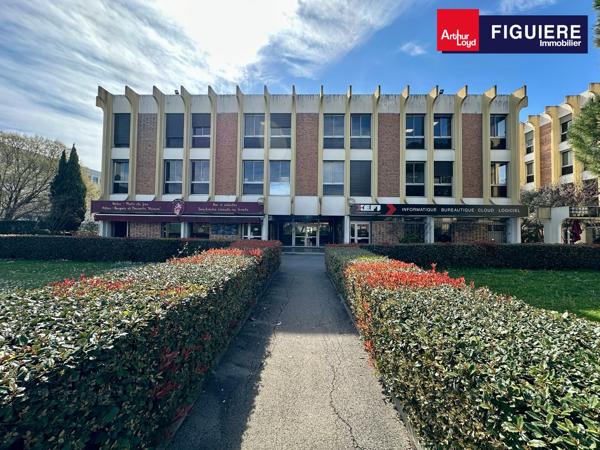 BUREAUX À VENDRE OU À LOUER AVEC PARKING AU DERNIER ÉTAGE
