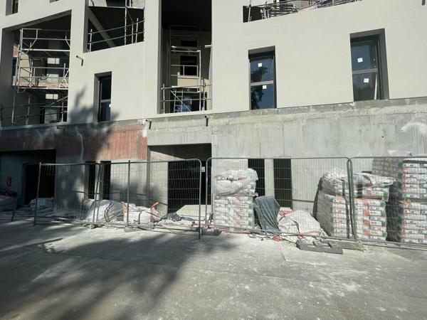 LA RICHE BUREAUX COMMERCIAUX A VENDRE 328 M² PROGRAMME NEUF AVEC JARDIN PRIVATIF
