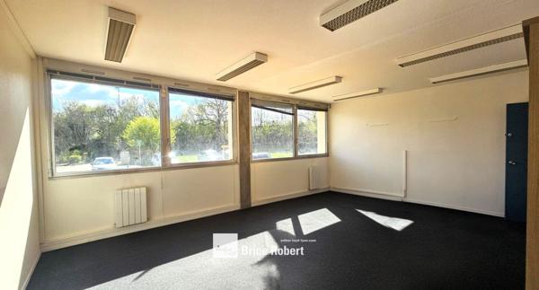 Bureaux à louer à Dardilly dans Norly II avec accès direct et services