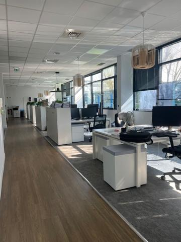Bureaux à louer rénovés à Roissy-en-France accès immédiat Paris Nord 2