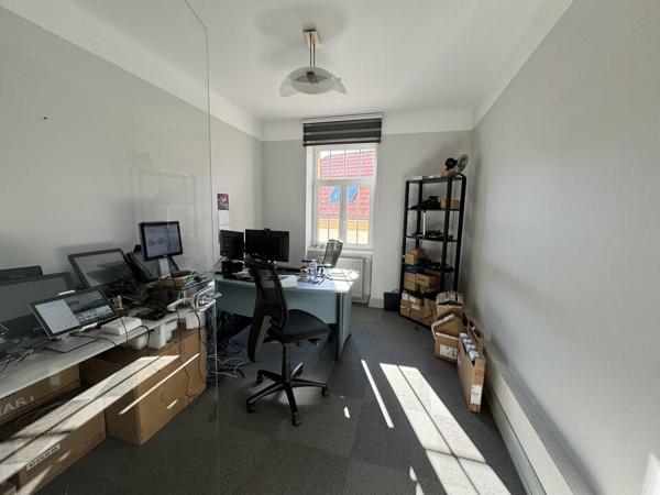 BUREAUX à VENDRE de 921 m²