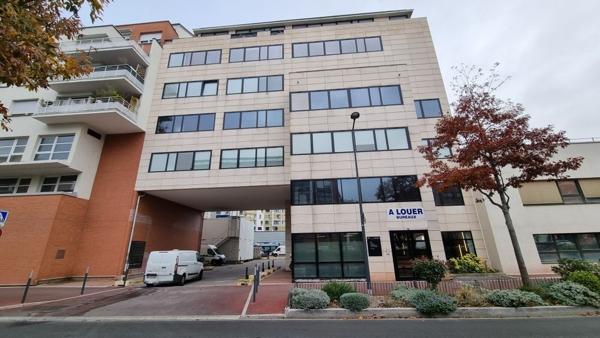 Bureaux à louer à Issy-les-Moulineaux locaux lumineux et modulables