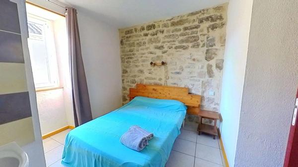 A vendre - Murs & fonds - 6 chambres d'hôtes à Vagnas, proche de Vallon-Pont-d'Arc (07)