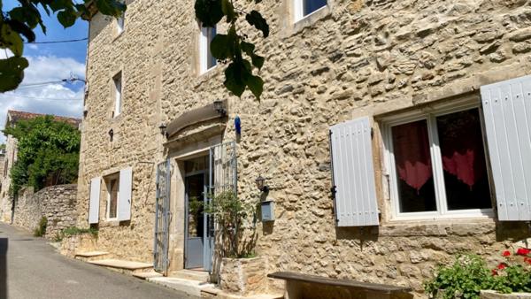 A vendre - Murs & fonds - 6 chambres d'hôtes à Vagnas, proche de Vallon-Pont-d'Arc (07)