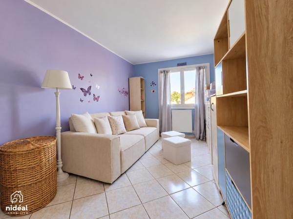 Appartement avec loggia 1er étage – 2 chambres, possibilité 3 – Ascenseur