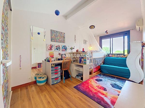 A VENDRE - ST. JEAN - Maison familiale 6 pieces, garage et jardin