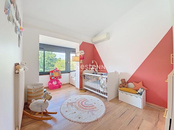 A VENDRE - ST. JEAN - Maison familiale 6 pieces, garage et jardin