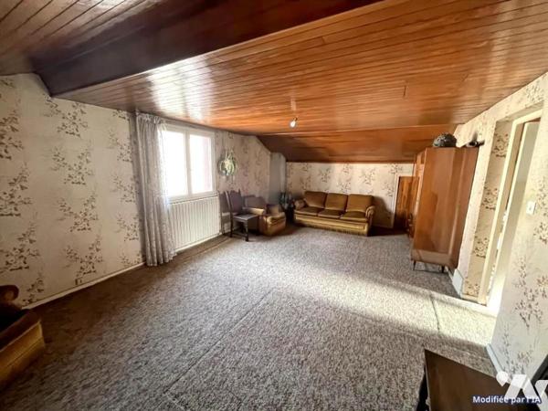MEXIMIEUX - MAISON FAMILIALE SUR TERAIN 1044 M2
