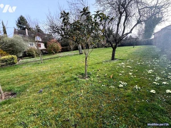 MEXIMIEUX - MAISON FAMILIALE SUR TERAIN 1044 M2