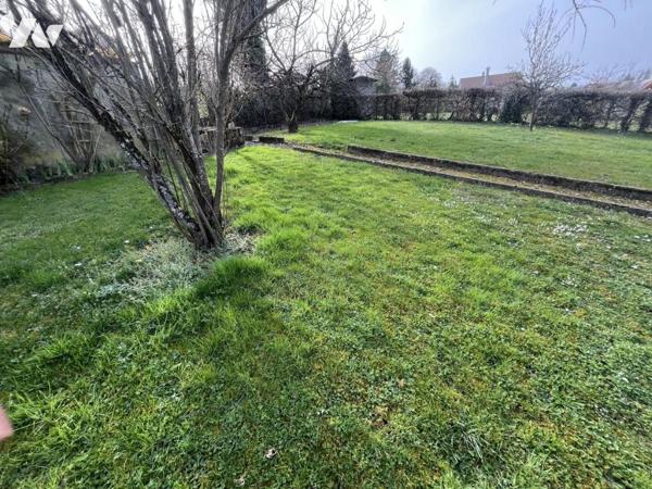 MEXIMIEUX - MAISON FAMILIALE SUR TERAIN 1044 M2
