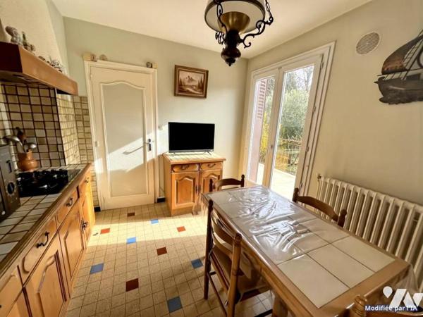 MEXIMIEUX - MAISON FAMILIALE SUR TERAIN 1044 M2