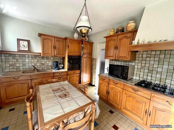 MEXIMIEUX - MAISON FAMILIALE SUR TERAIN 1044 M2