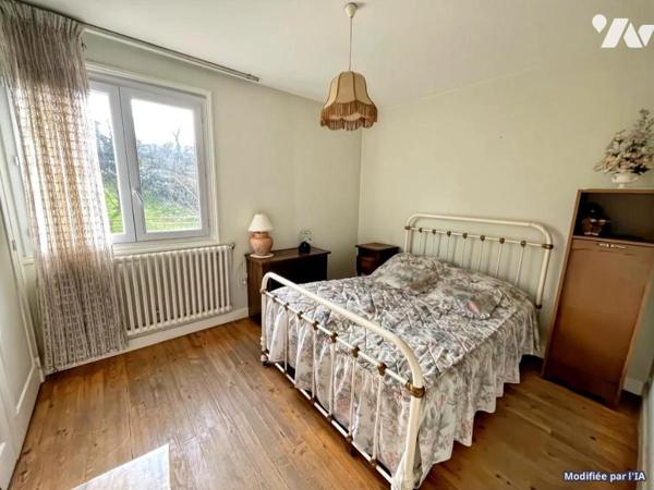 MEXIMIEUX - MAISON FAMILIALE SUR TERAIN 1044 M2