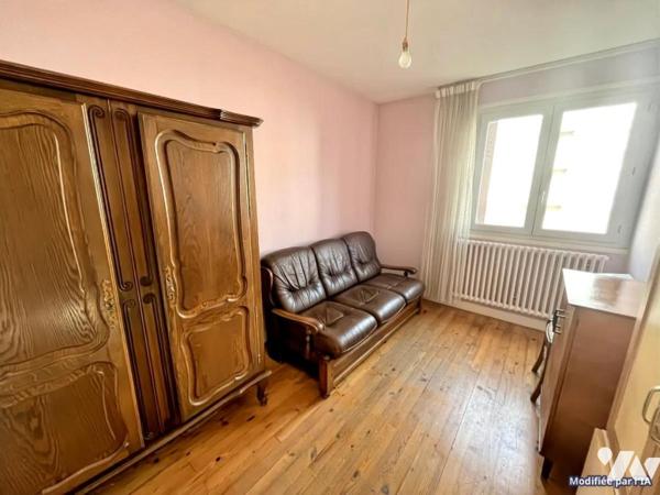 MEXIMIEUX - MAISON FAMILIALE SUR TERAIN 1044 M2