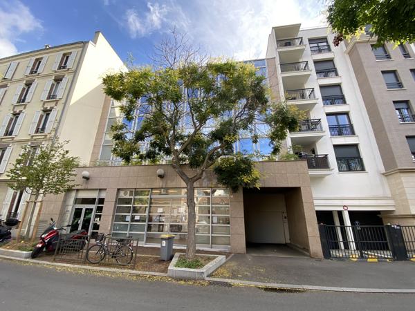 Bureaux à vendre à Suresnes modulables avec jardin paysager privatif