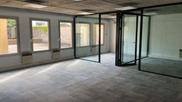 Bureaux à vendre à Suresnes modulables avec jardin paysager privatif